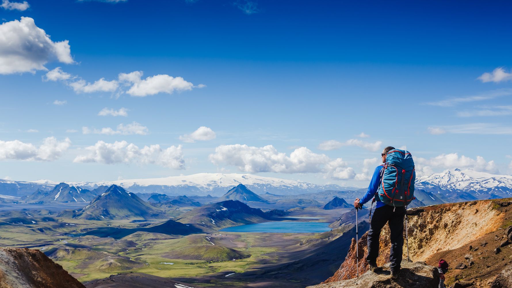 blog-ratgeber-auslandsjahr-mit-natucate-wanderer-ausblick-natucate