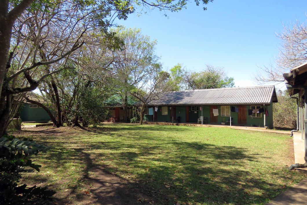 Aufnahme des Basiscamps unseres Trainingsprogramms zum Wildtierschutz im suedafrikanischen KwaZulu-Natal