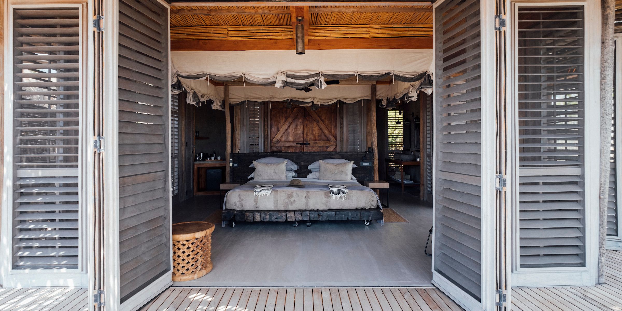 pwe-tanzania-jabali-bedroom-interior-deck