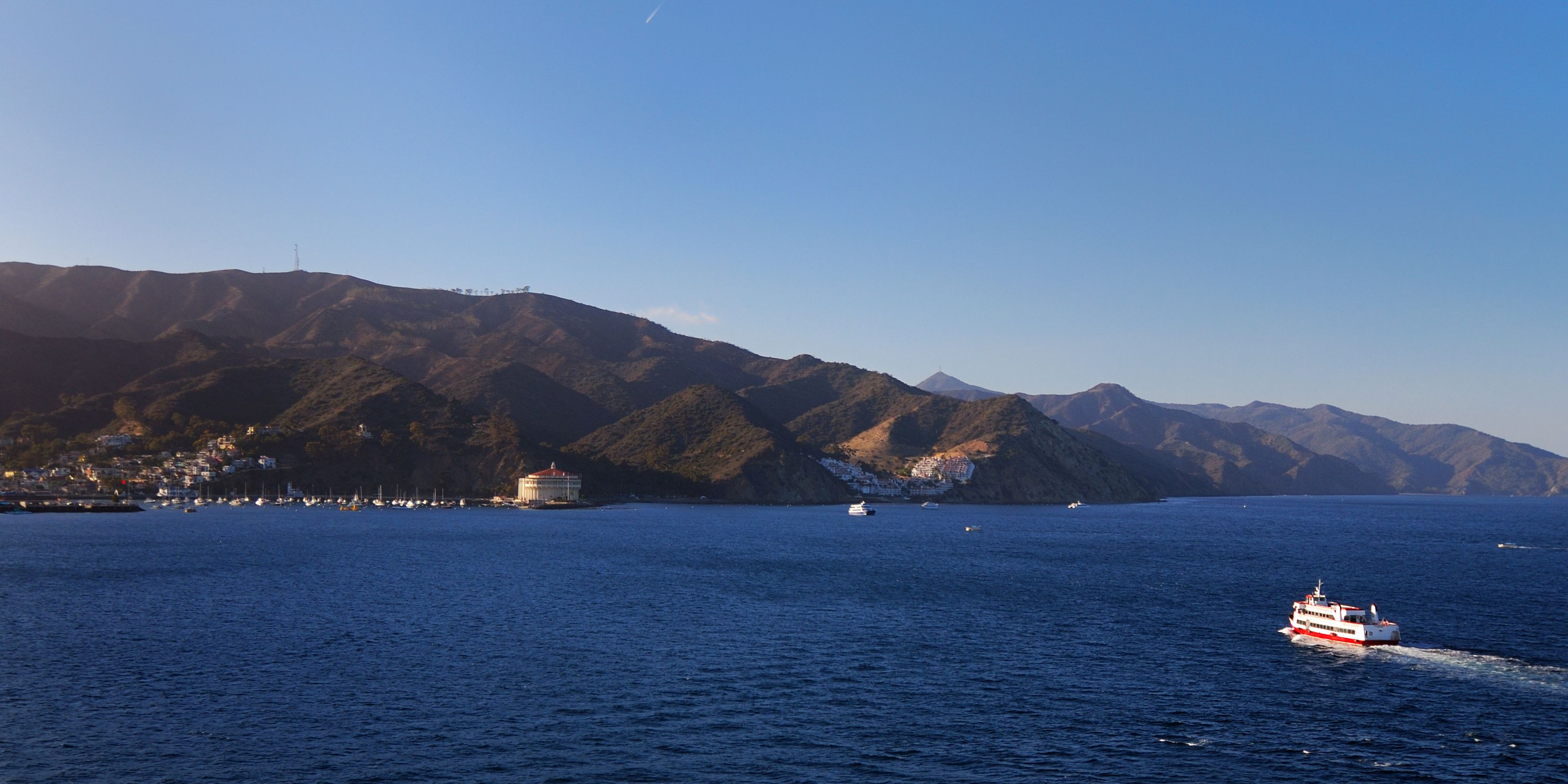 The coast line of Santa Catalina Island, the Pacific Ocean being in the front