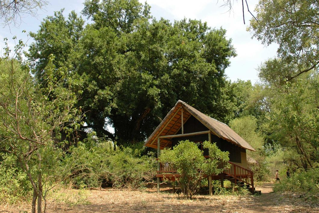 Die Huette des Camps in Botswana dient den Teilnehmern des Rangerkurses als Unterkunft