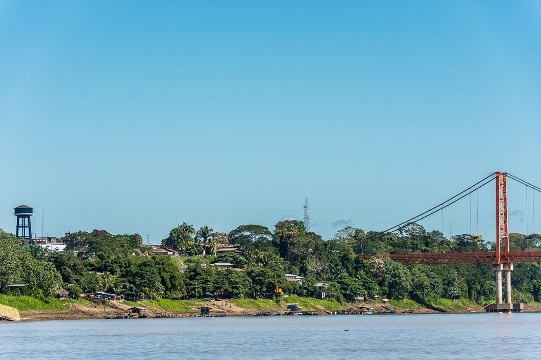 kurs-peru-primatenverhalten-und-wildtierbiologie-puerto-maldonado-bruecke-im-peruanischen-amazonasdschungel-natucate