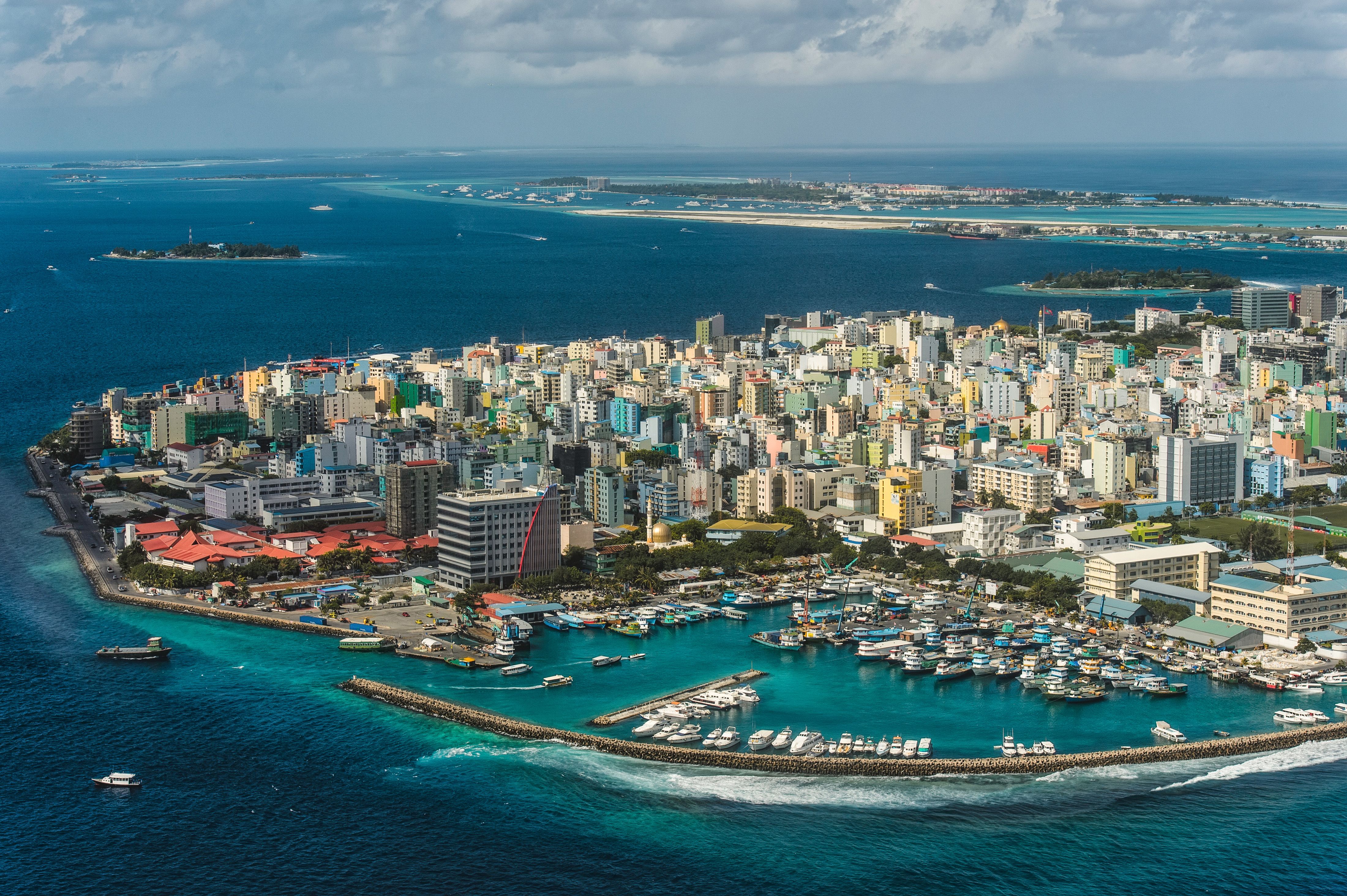 Сити какая страна. Остров Мале Мальдивы. Столица Мальдивской Республики. Столица Мальдив - город Мале.. Мале площадь острова.