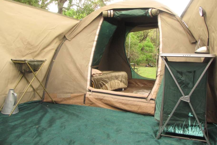 safari-botswana-expedition-okavango-delta-zelt-unterkunft-bett-natucate
