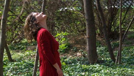 blog-ratgeber-wie-die-auszeit-gelingt-rote-jacke-natucate