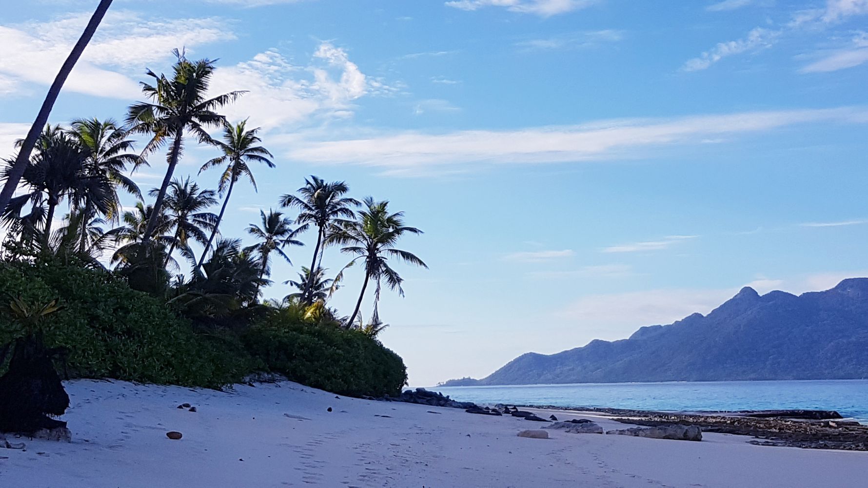 blog-ratgeber-seychellen-north-island-blauer-himmel-strand-natucate