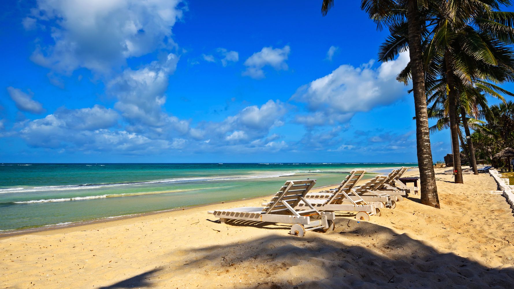 kenia-laenderinformationen-diani-beach-starnd-palmen-natucate
