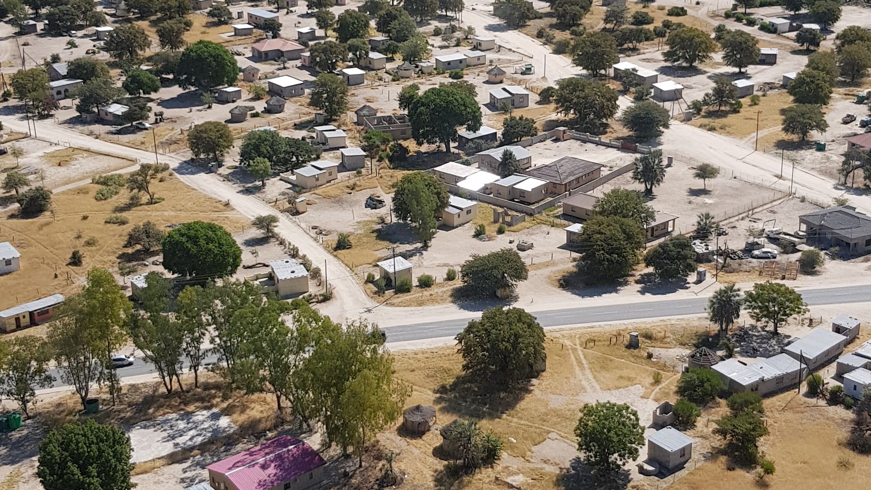 blog-ratgeber-botswana-maun-vogelperspektive-natucate