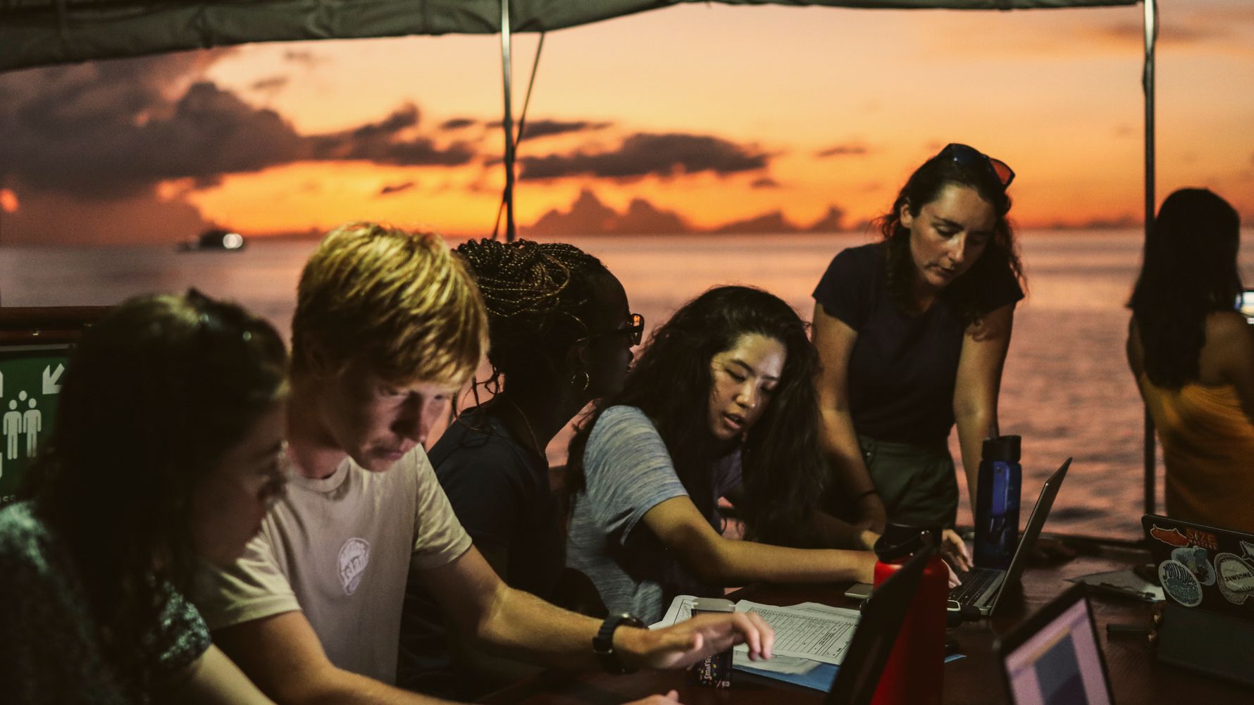 natucate-landingpage-citizen-science-maldives-research-boat-sunset