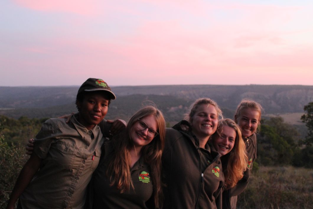 Aufnahme einer Gruppe von Field Guide-Studentinnen in suedafrikanischen Ostkap