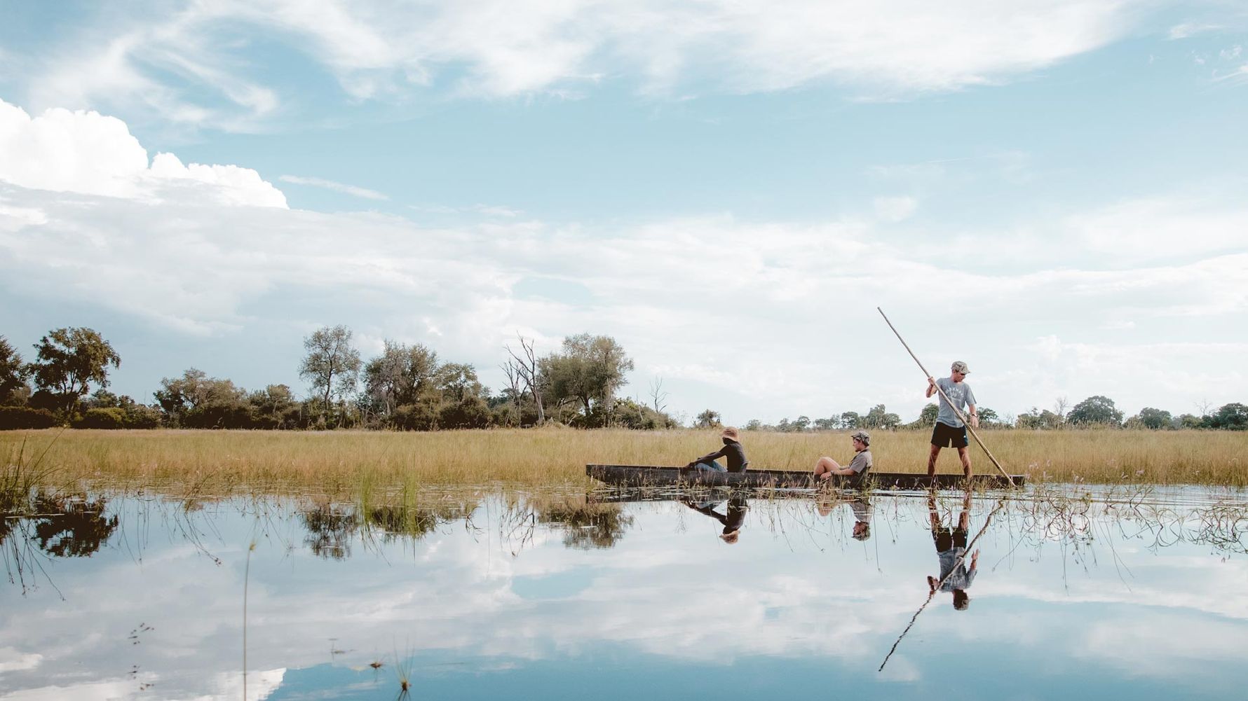 landingpage-african-guide-academy-botswana-okavango-delta-mokoro-natucate