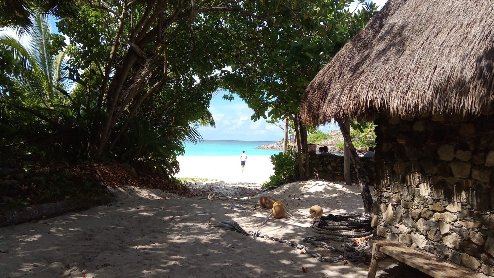 erfahrungsberichte-freiwilligenarbeit-seychellen-north-island-andreas-strandhaus
