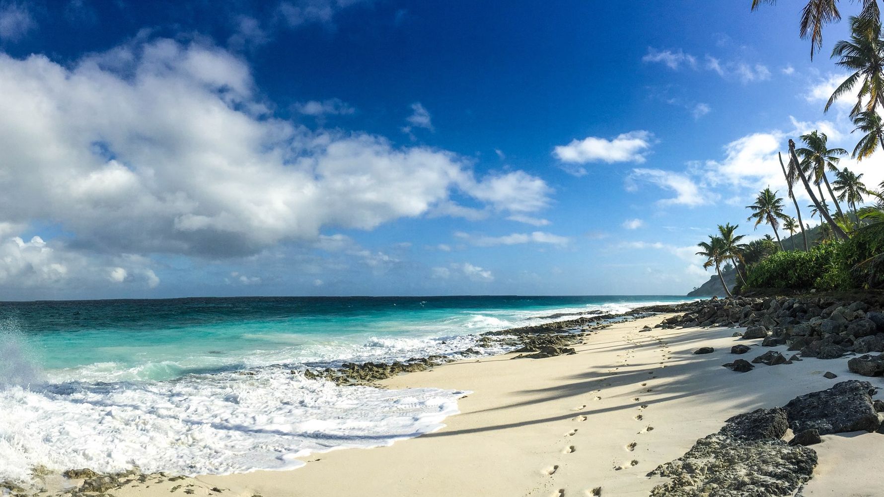 Auslandsaufenthalt: Ein Strand mit Blick auf den weiten Ozean