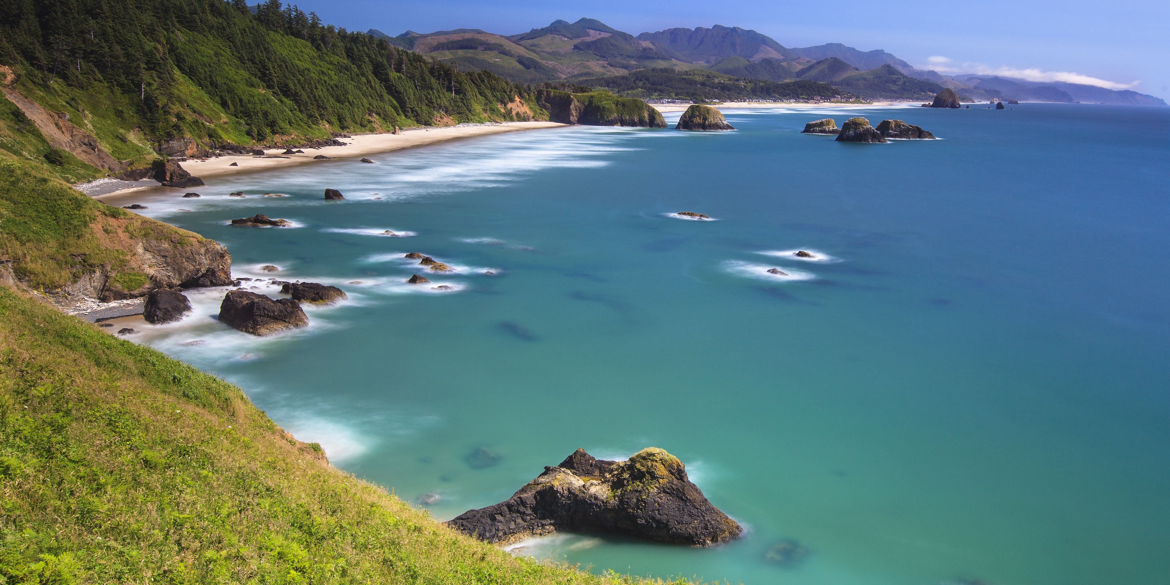 Die Kueste Noramerikas mit anliegenden Berghaengen