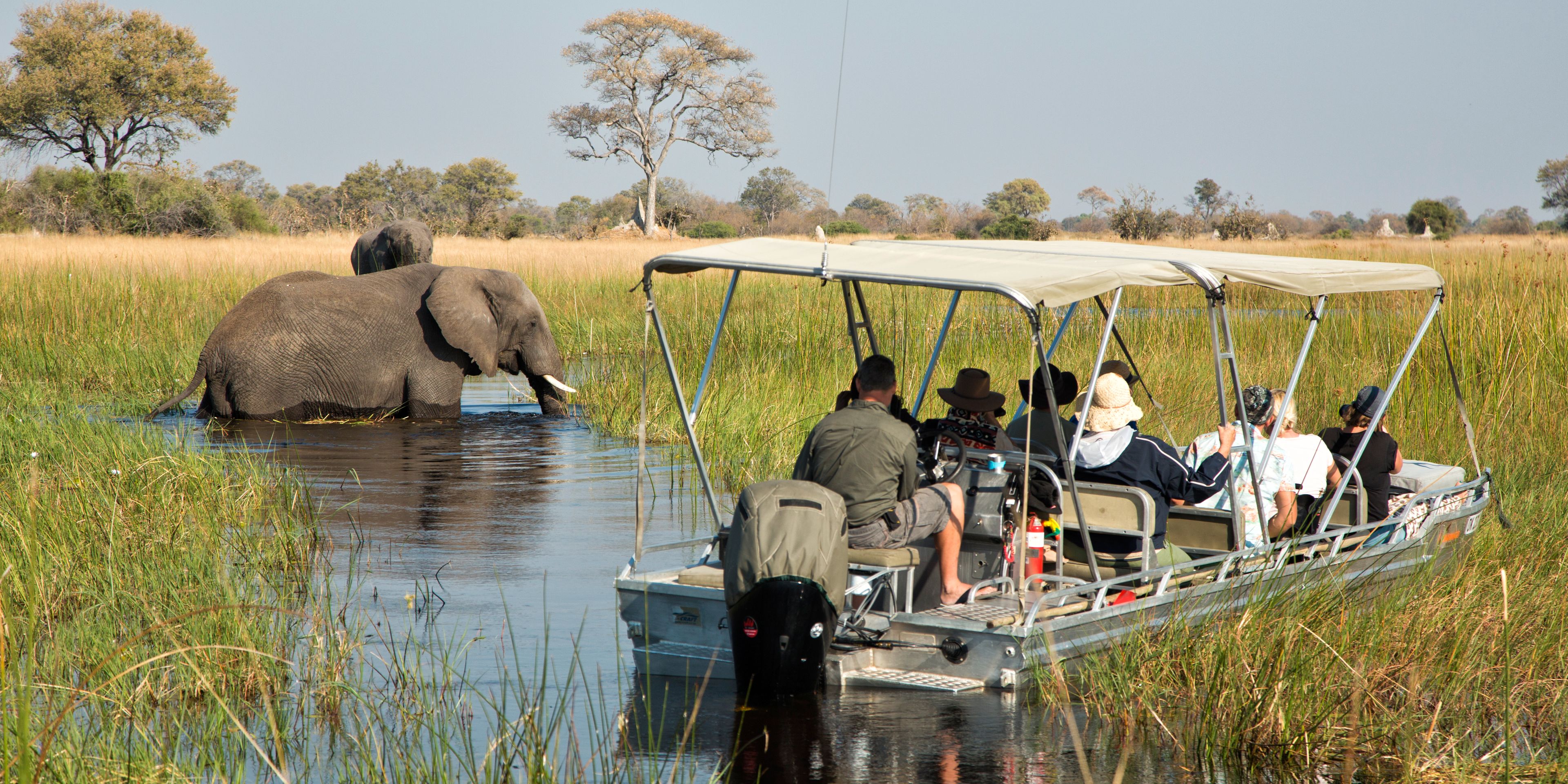 botswana-safari-adventure-boating