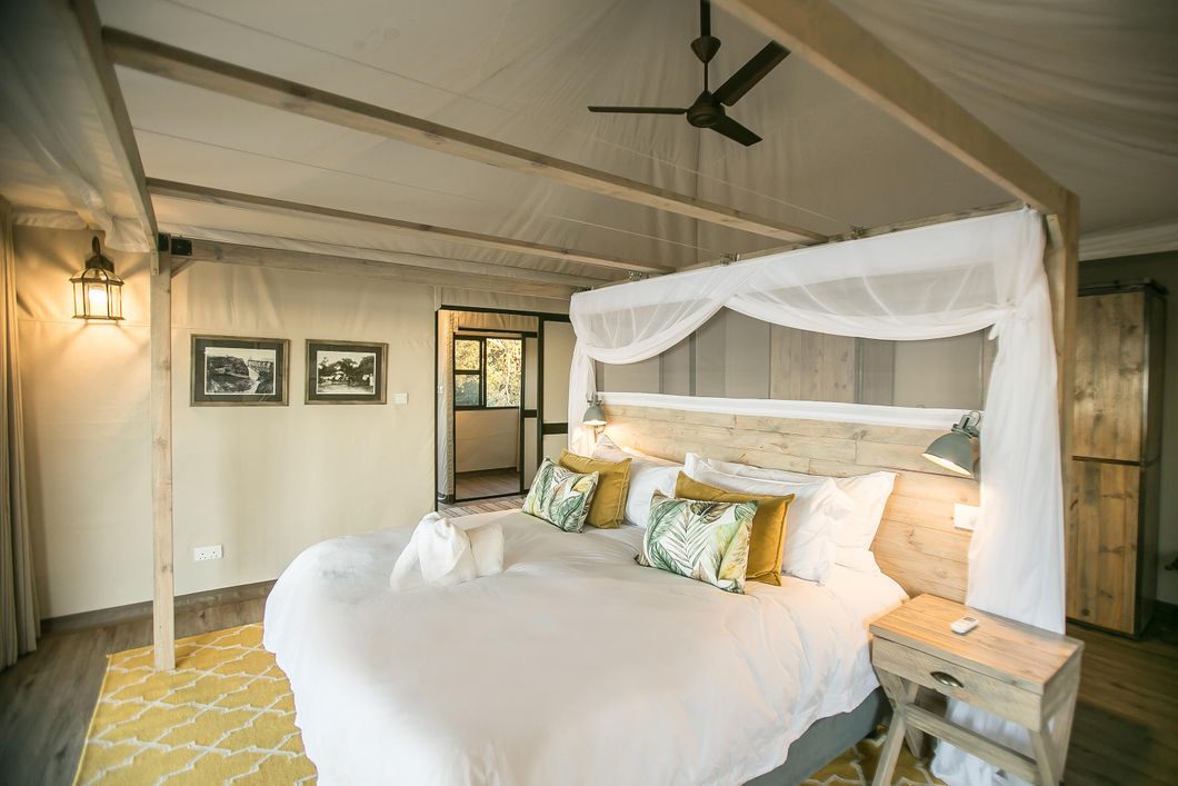 natucate-safari-zimbabwe-old-drift-luxury-suite-bed