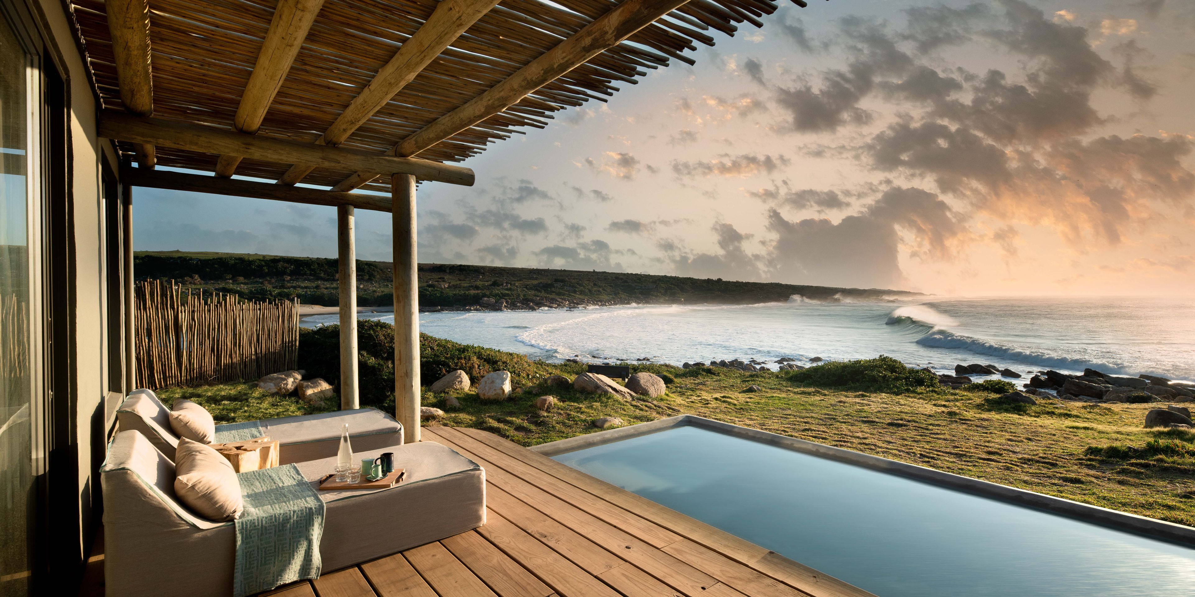 GweGwe Lodge Verandah und Pool