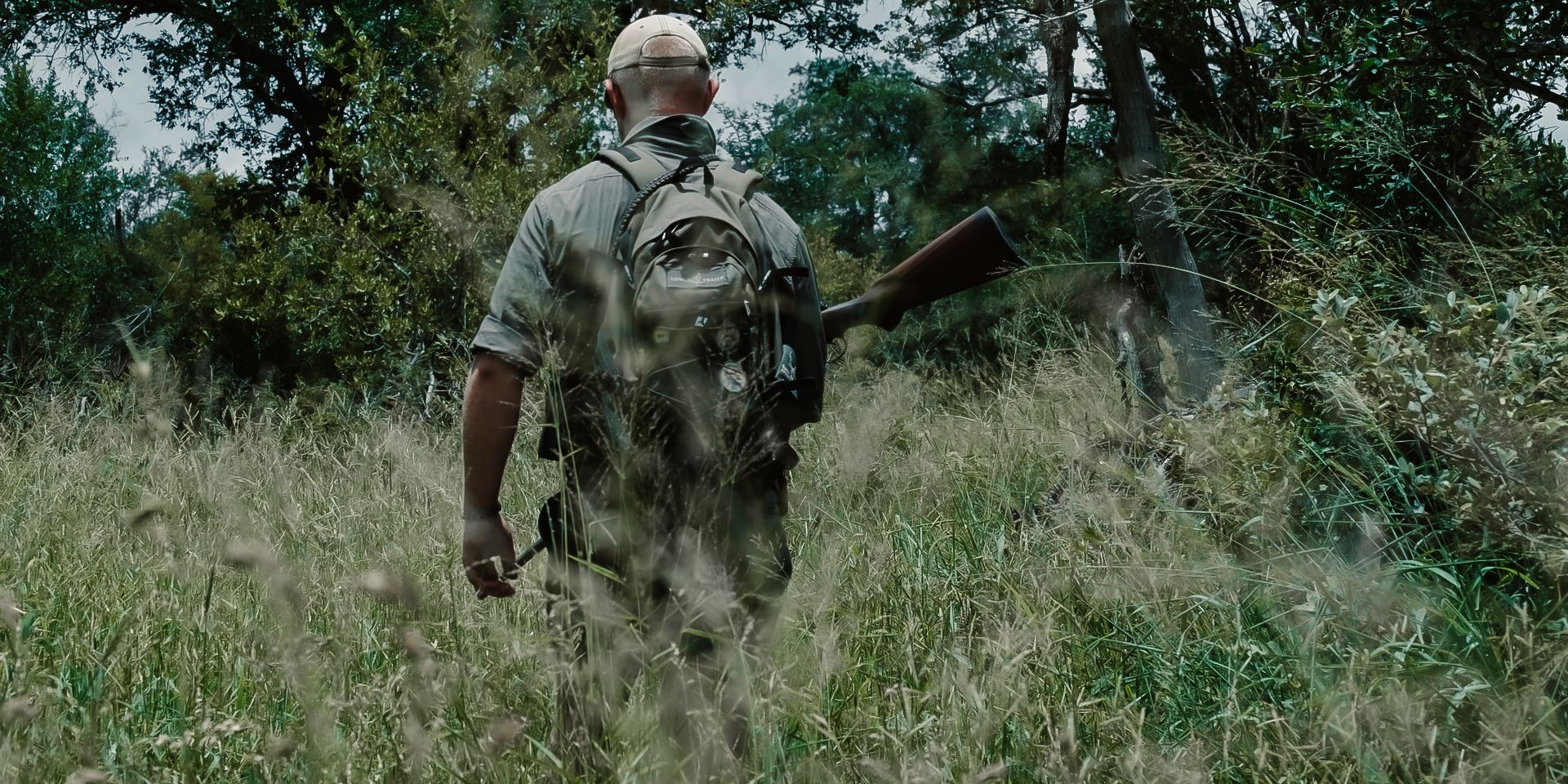 natucate-nature-travel-animal-tracking-expedition-trailing-bush