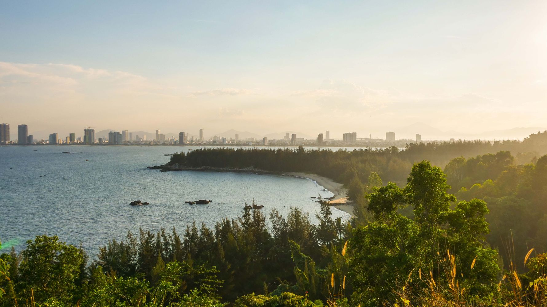 blog-reiseinformationen-vietnam-da-nang-skyline-natucate