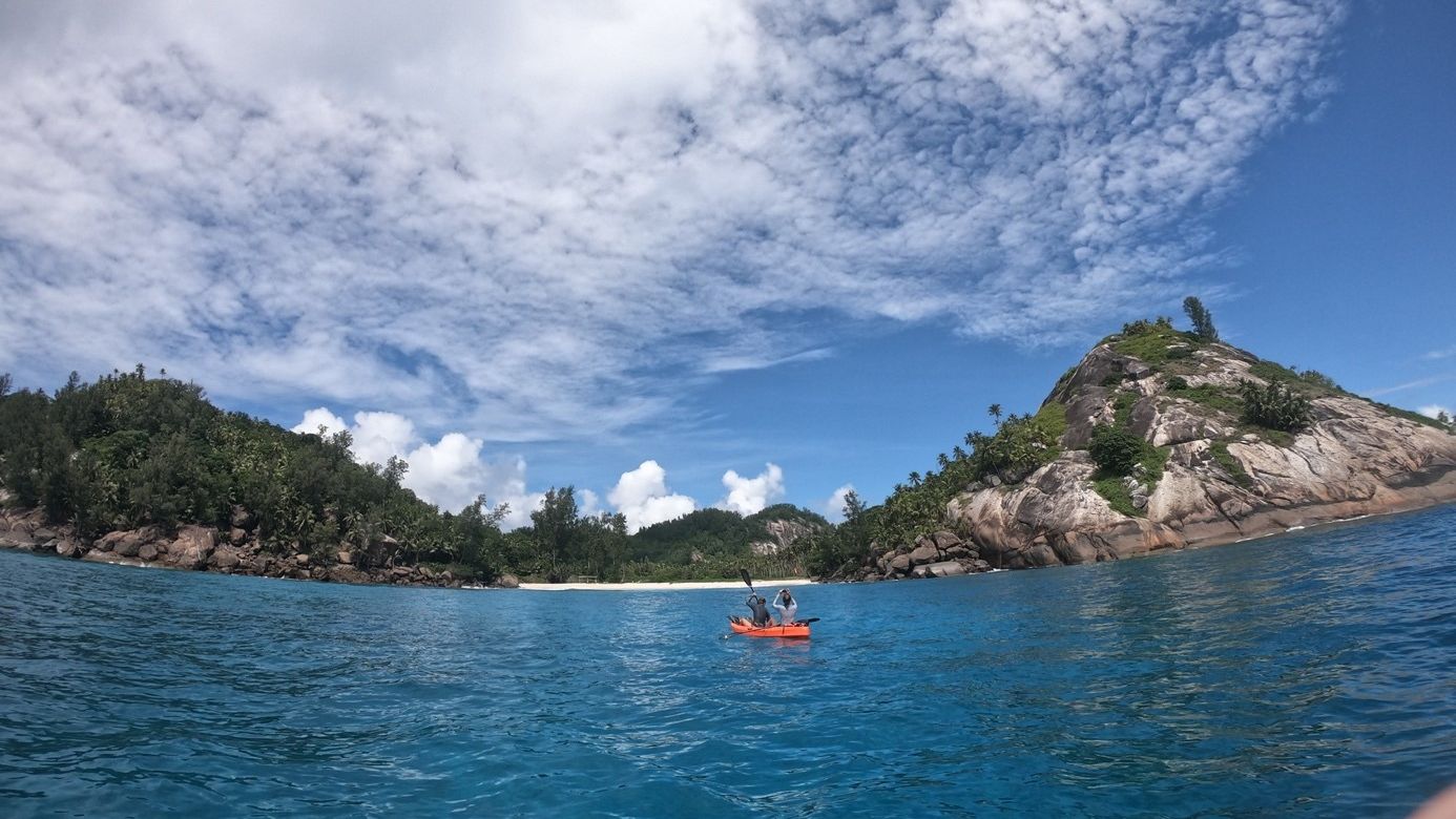 erfahrungsberichte-freiwilligenarebit-seychellen-north-island-romy-blick-auf-die-insel
