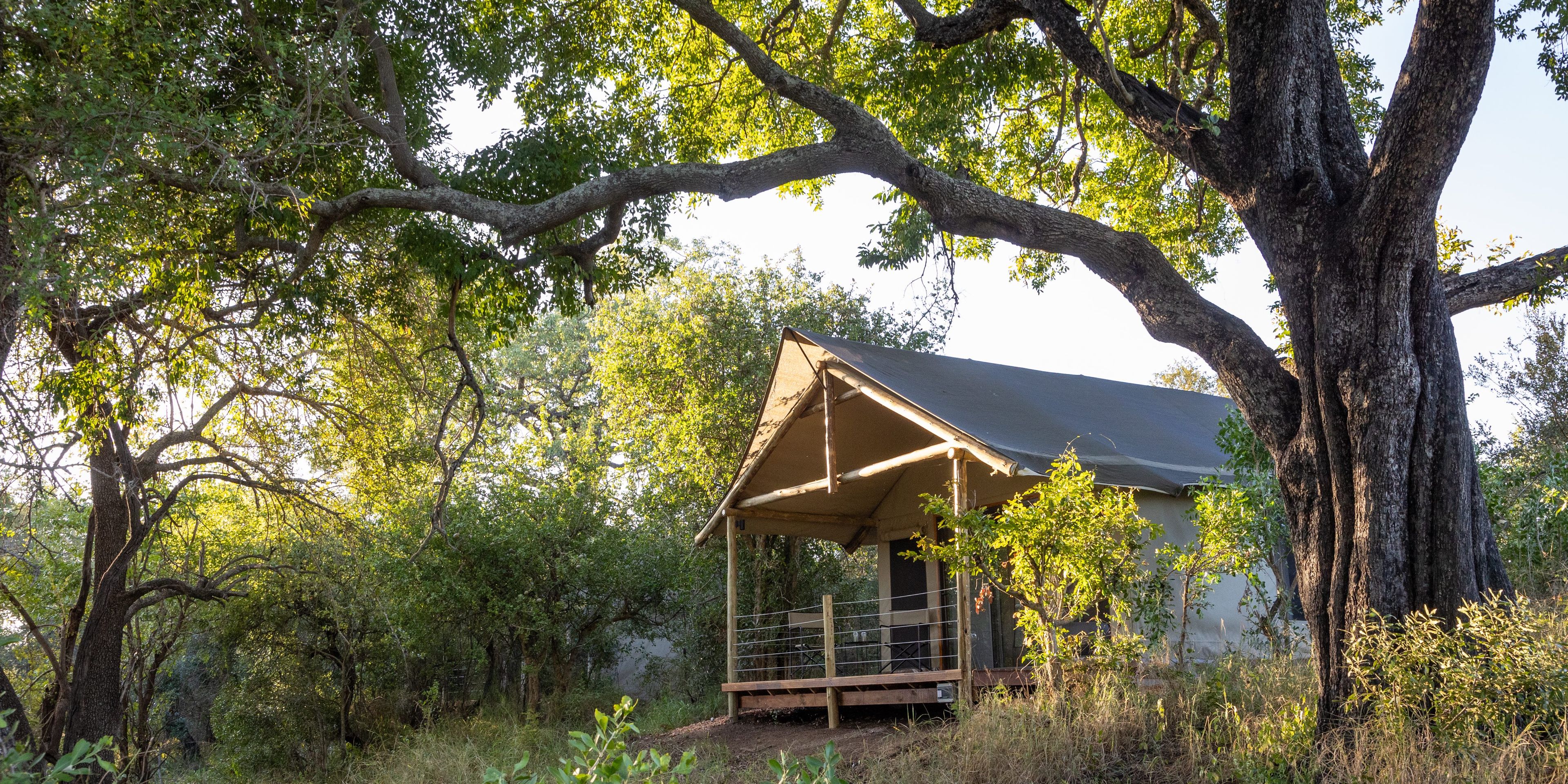 natucate-guide-courses-bw-nkuwa-rooms-outside