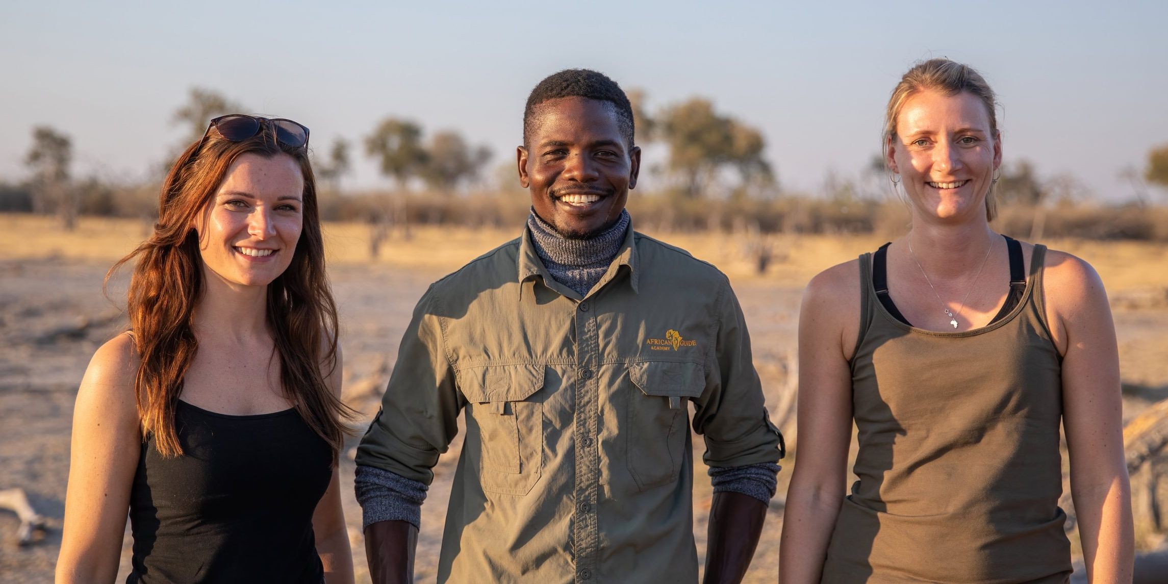 natucate-botswana-okavango-guide-und-gaeste-gruppenbild-23