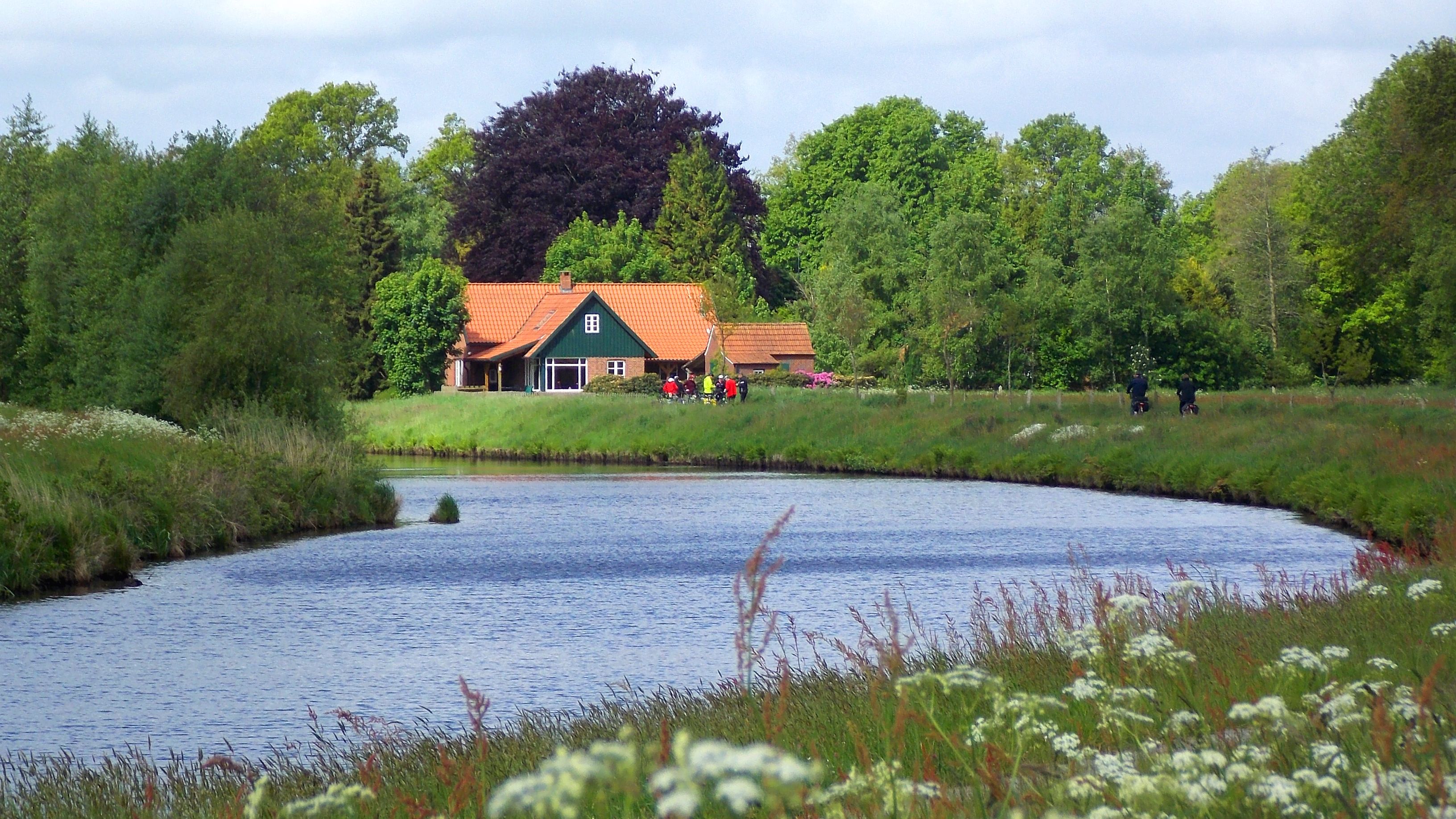 naturreise-deutschland-ostfriesland-ecotour-kanal-haus-natucate