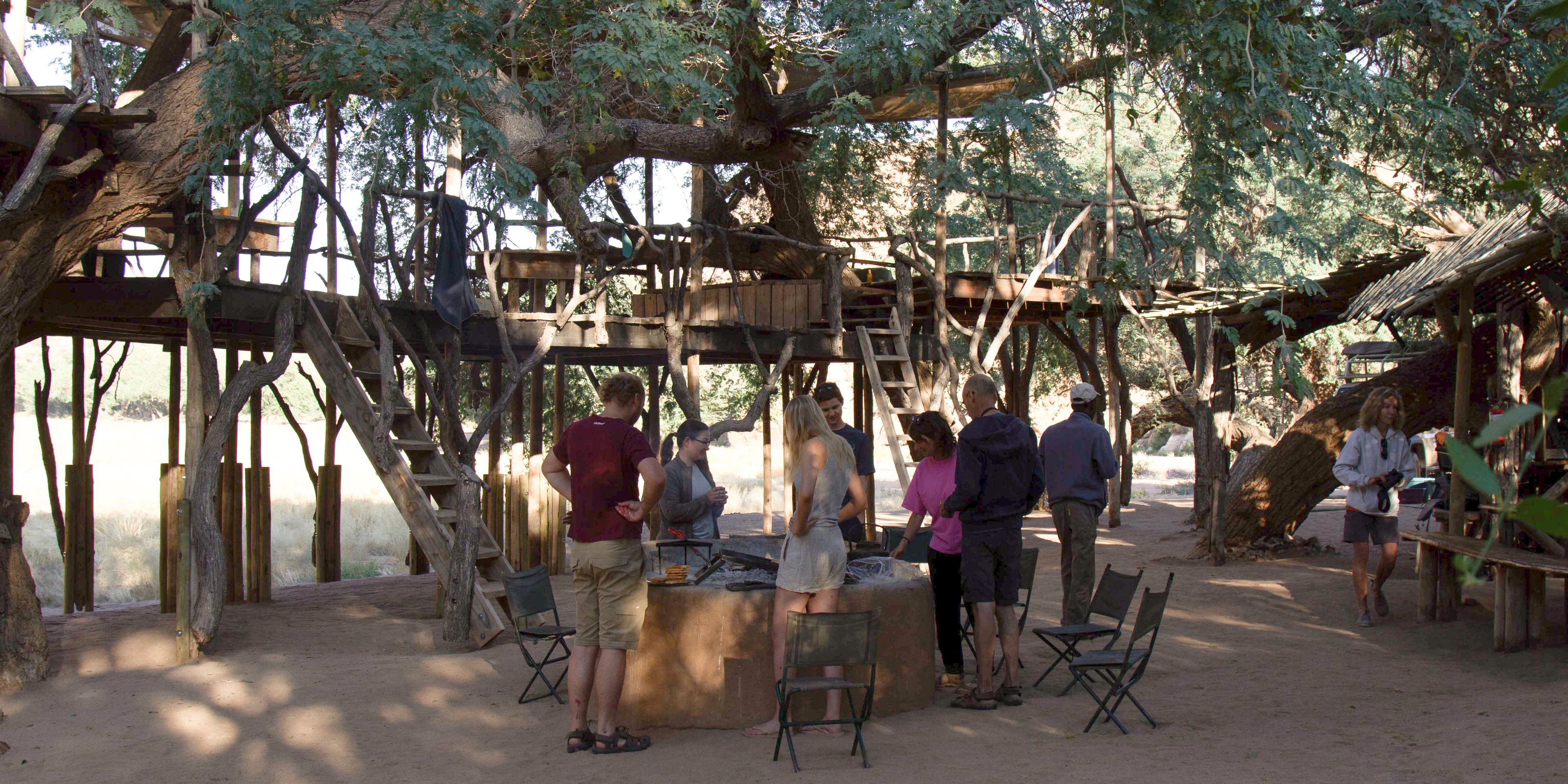 freiwilligenarbeit-namibia-elefanten-base-camp-volunteers