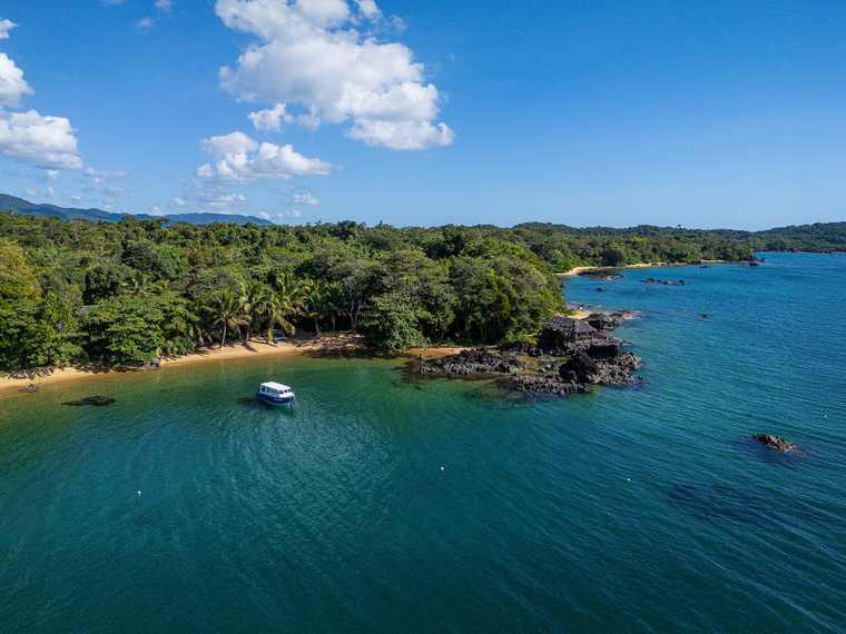 natucate-madagascar-pwe-mody-beach-masoala-lodge-aerial-hero