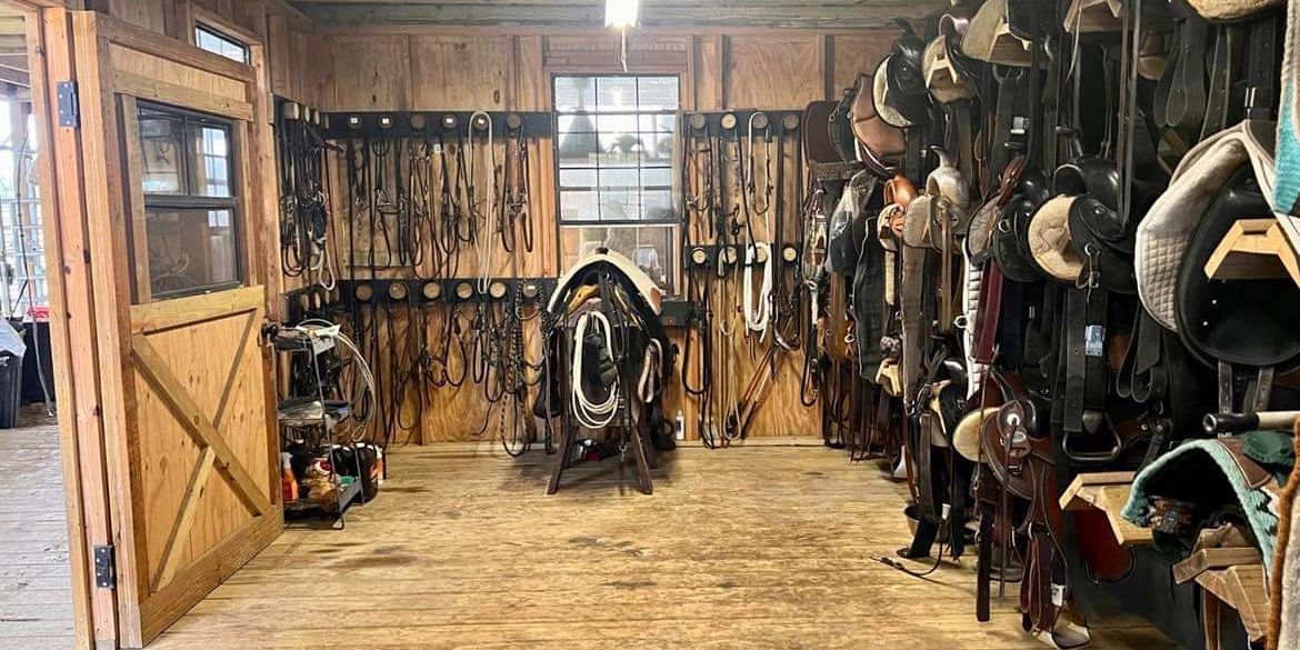 freiwilligenarbeit-usa-florida-tierschutz-mustangs-tack-room-natucate
