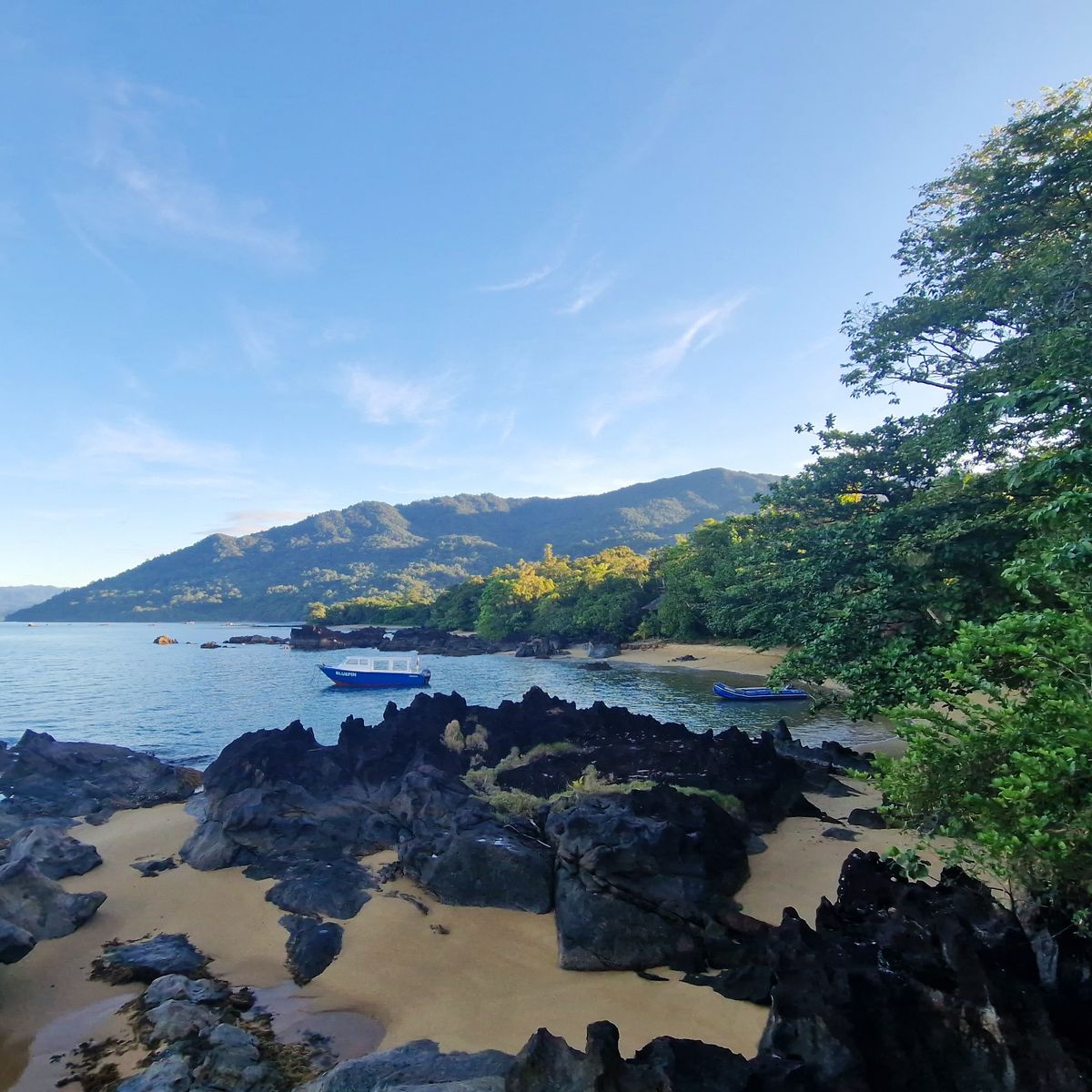 blog-field-visit-masoala-meg-beach-boat