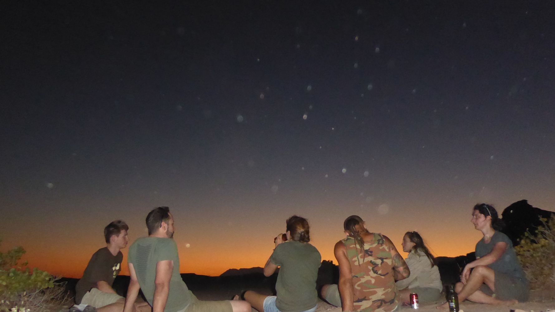 erfahrungsberichte-freiwilligenarbeit-namibia-elefanten-yvonne-sonnenuntergang-sterne-natucate