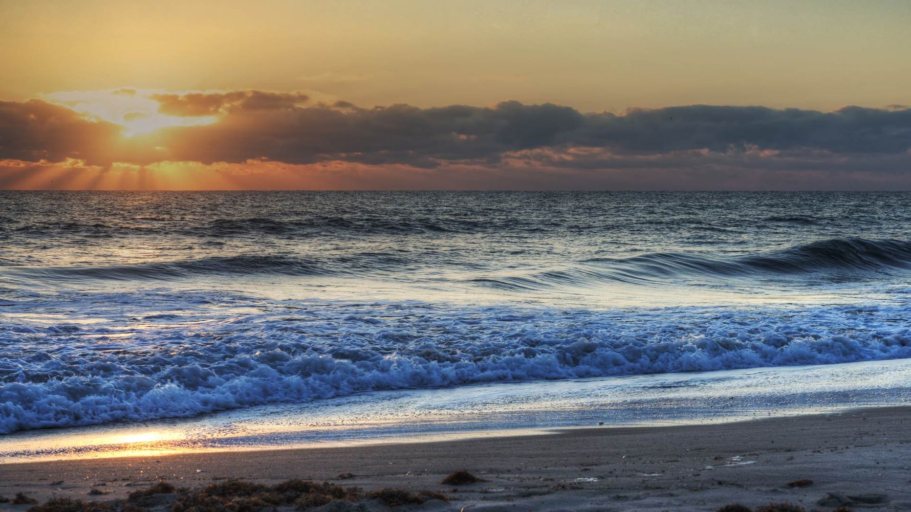 Freiwilligenarbeit USA: Ein Strand mit Blick auf den Horizont
