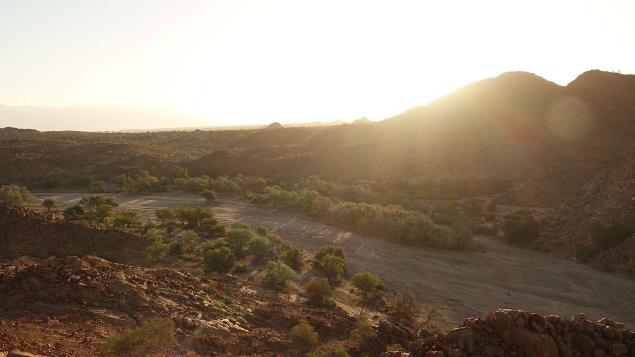 erfahrungsberichte-freiwilligenarbeit-elefantenschutz-namibia-hendrik-sonnenuntergang