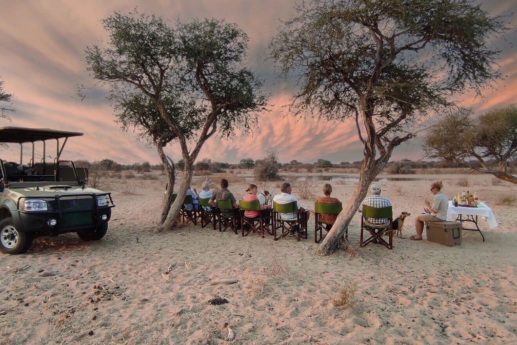 natucate-volunteering-southafrica-kalahari-sundowner-sitting