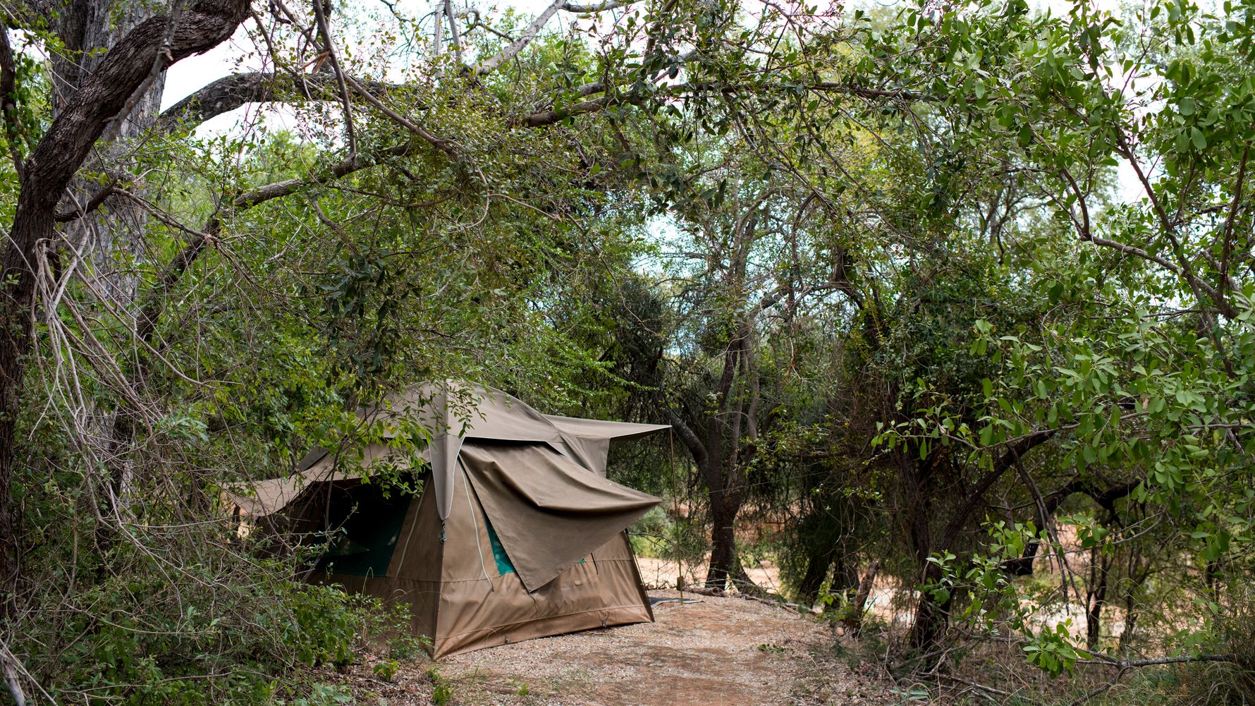 blog-camp-selati-zelt-flussbett-natucate