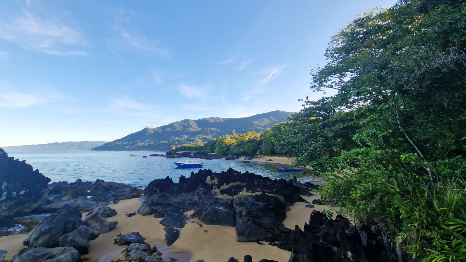 blog-field-visit-masoala-meg-beach-boat