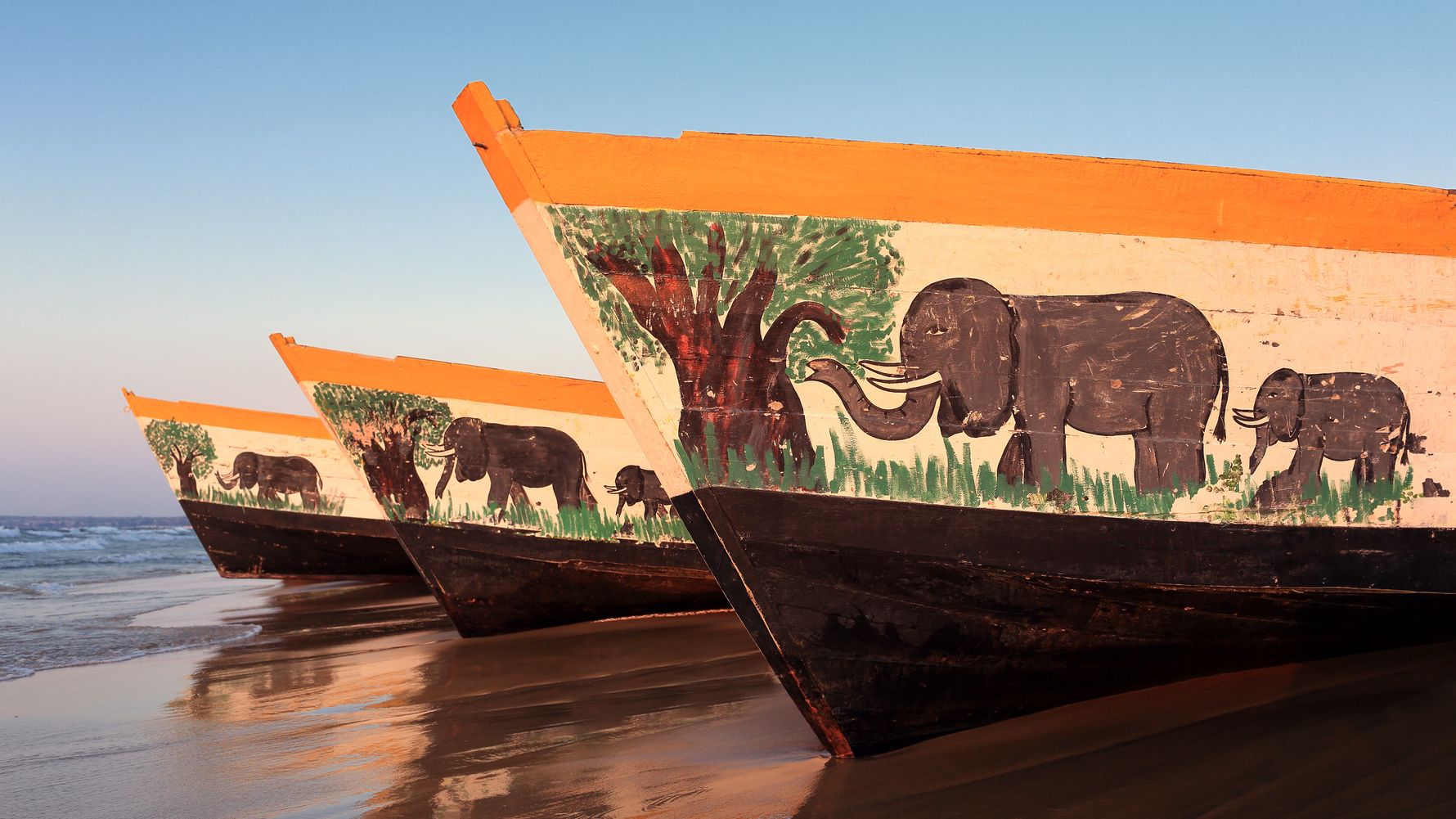 malawi-country-information-cape-maclear-canoes-with-elephants