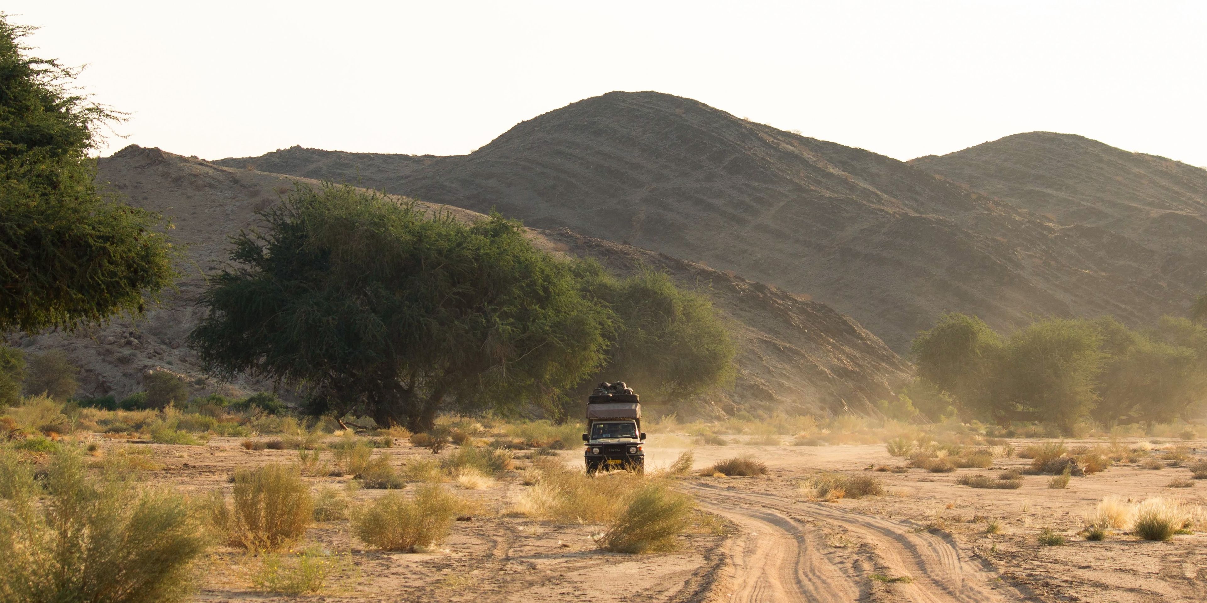 freiwilligenarbeit-namibia-auto-damaraland