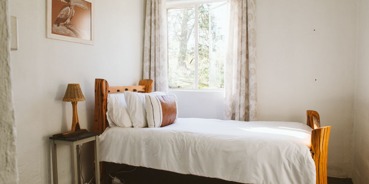 natucate-volunteering-south-africa-drakensberg-vulture-casey-pratt-room-bed