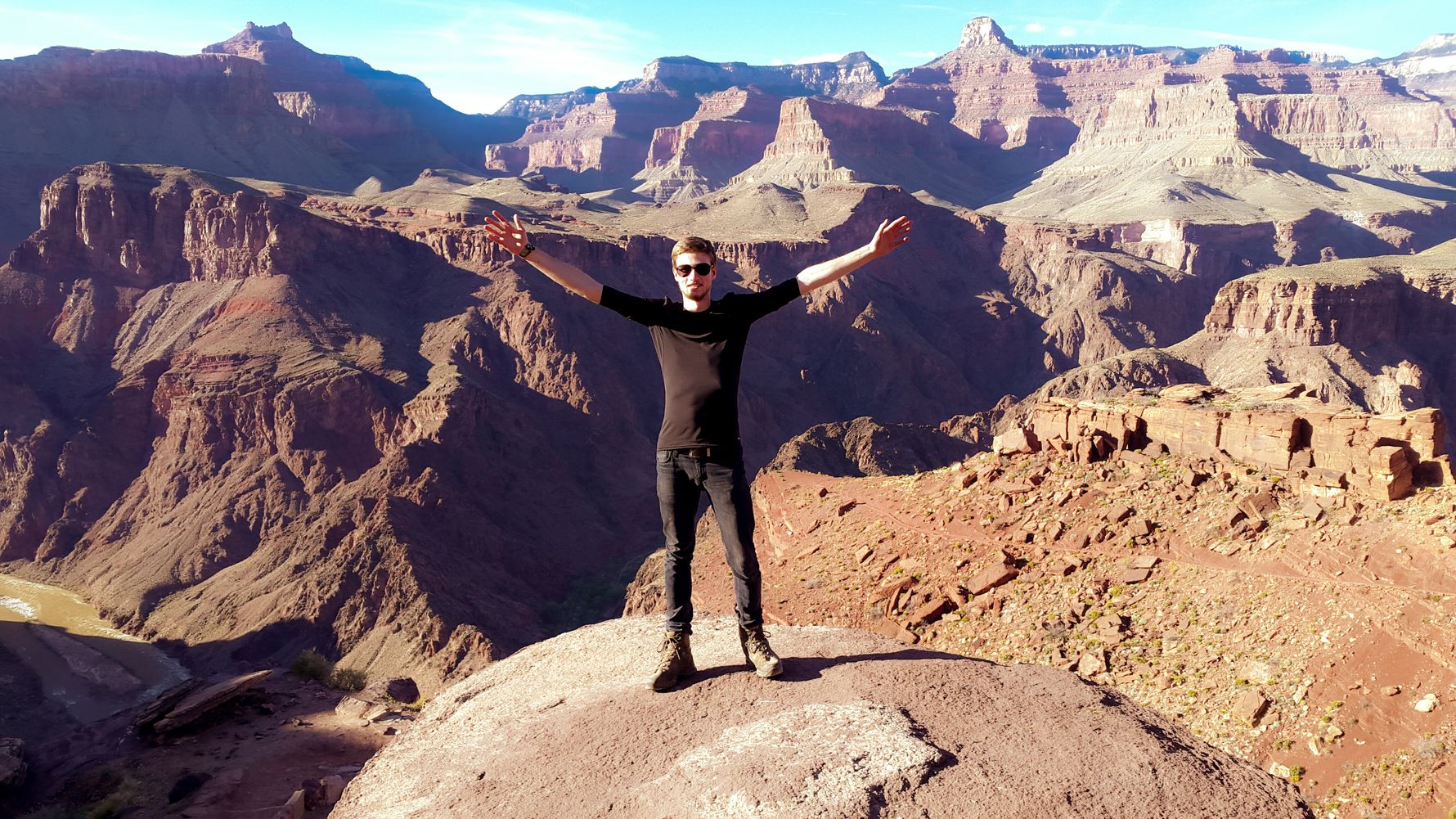 Volunteer USA: A volunteer on the Grand Canyon