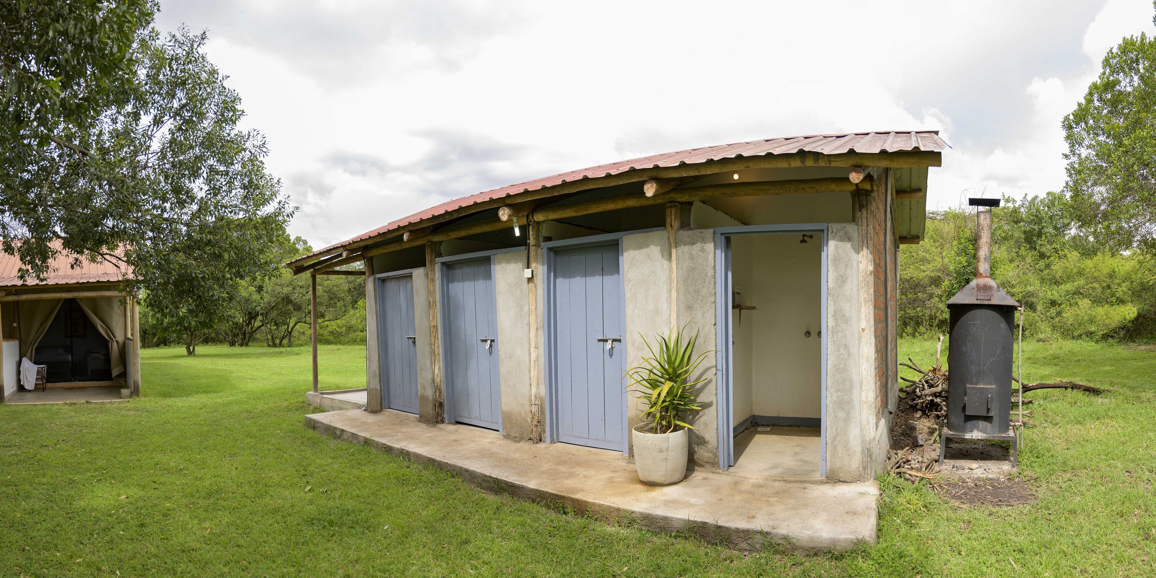 natur-und-rangerkurs-kenia-field-guide-level1-mara-camp-badezimmer-natucate