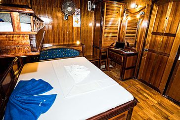Blick in eine Standardkabine auf dem Forschungsboot der Walhai-Expedition auf den Malediven
