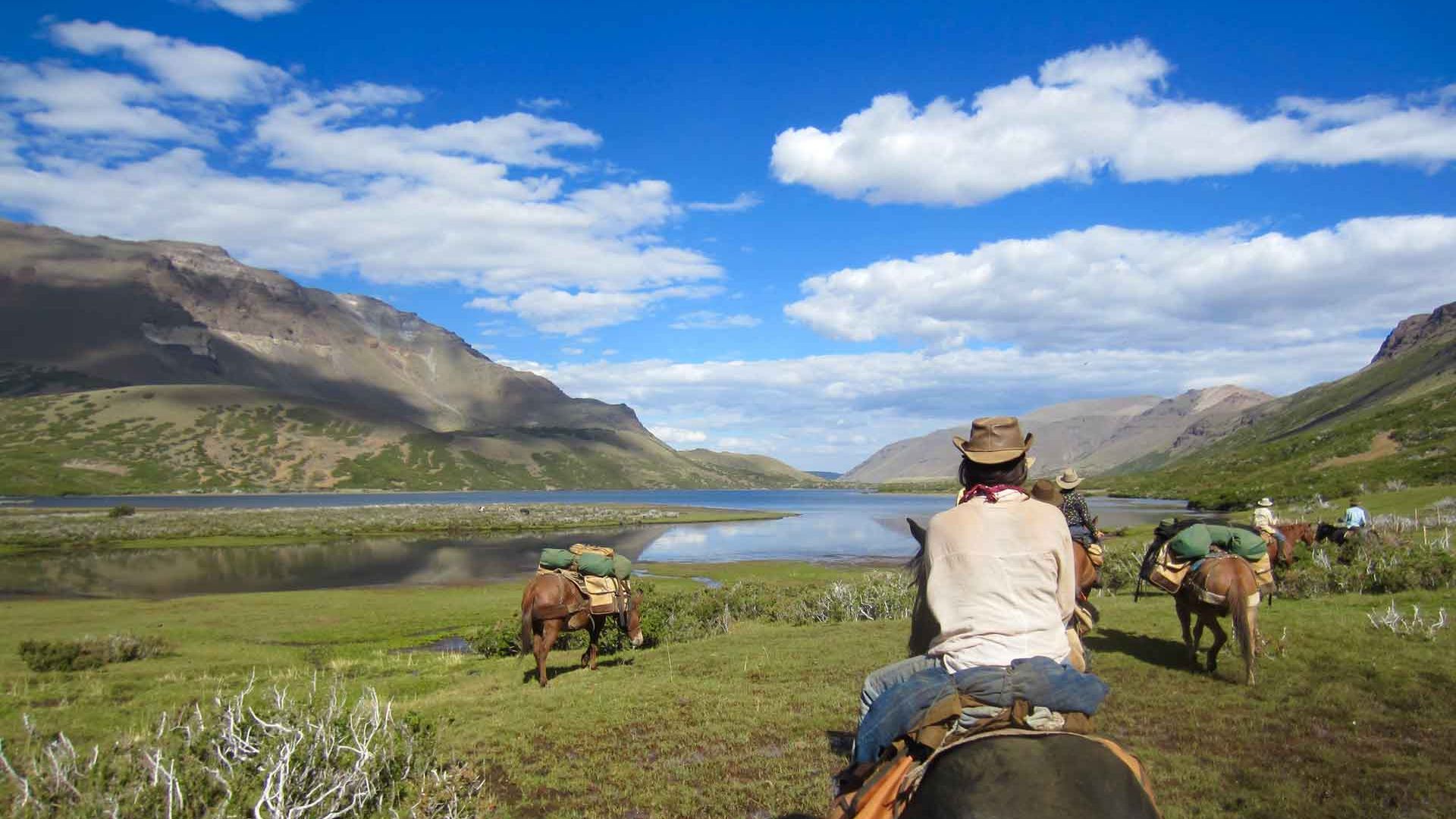 Die patagonische Landschaft bietet unfassbare Ausblicke auf den Ausritten waehrend des Praktikums