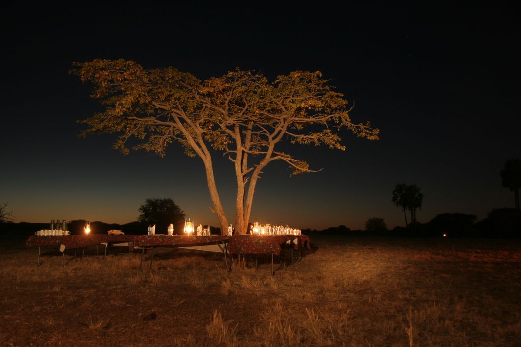 safari-botswana-okavango-delta-northern-highlights-camp-drinks-natucate