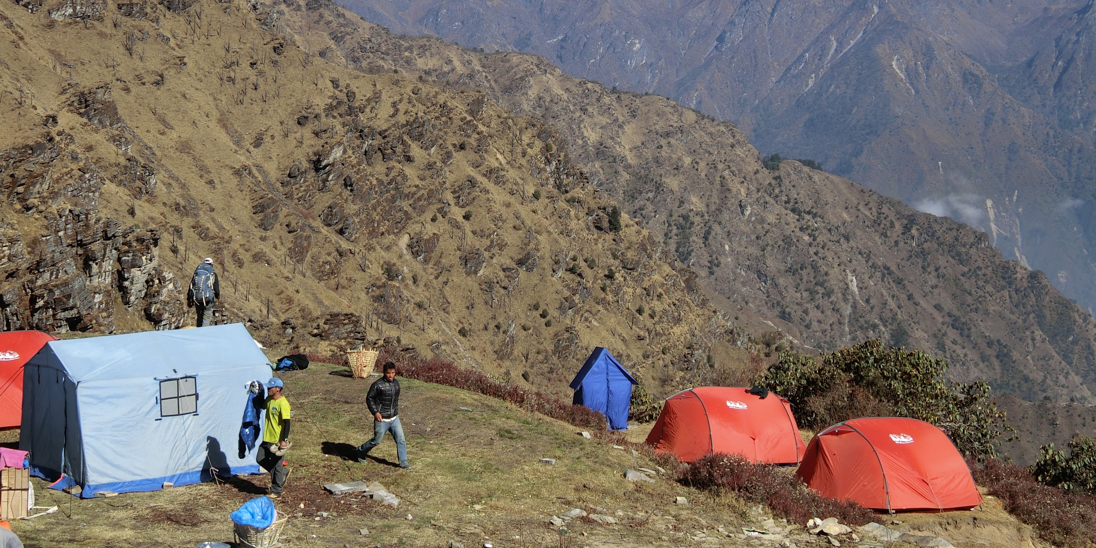 naturreise-nepal-great-himalaya-trail-camp-zelte-natucate