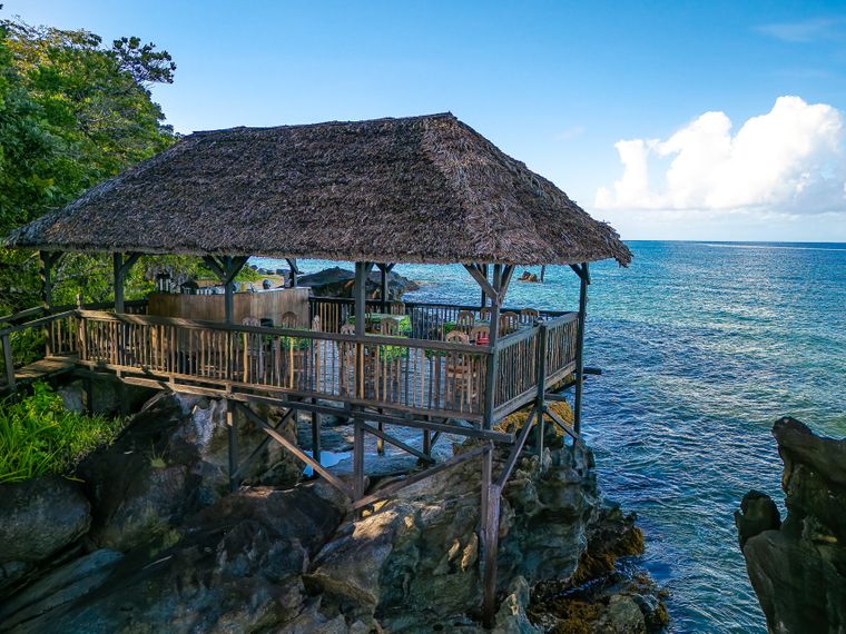 natucate-blog-travel-guide-madagascar-breakfast-deck