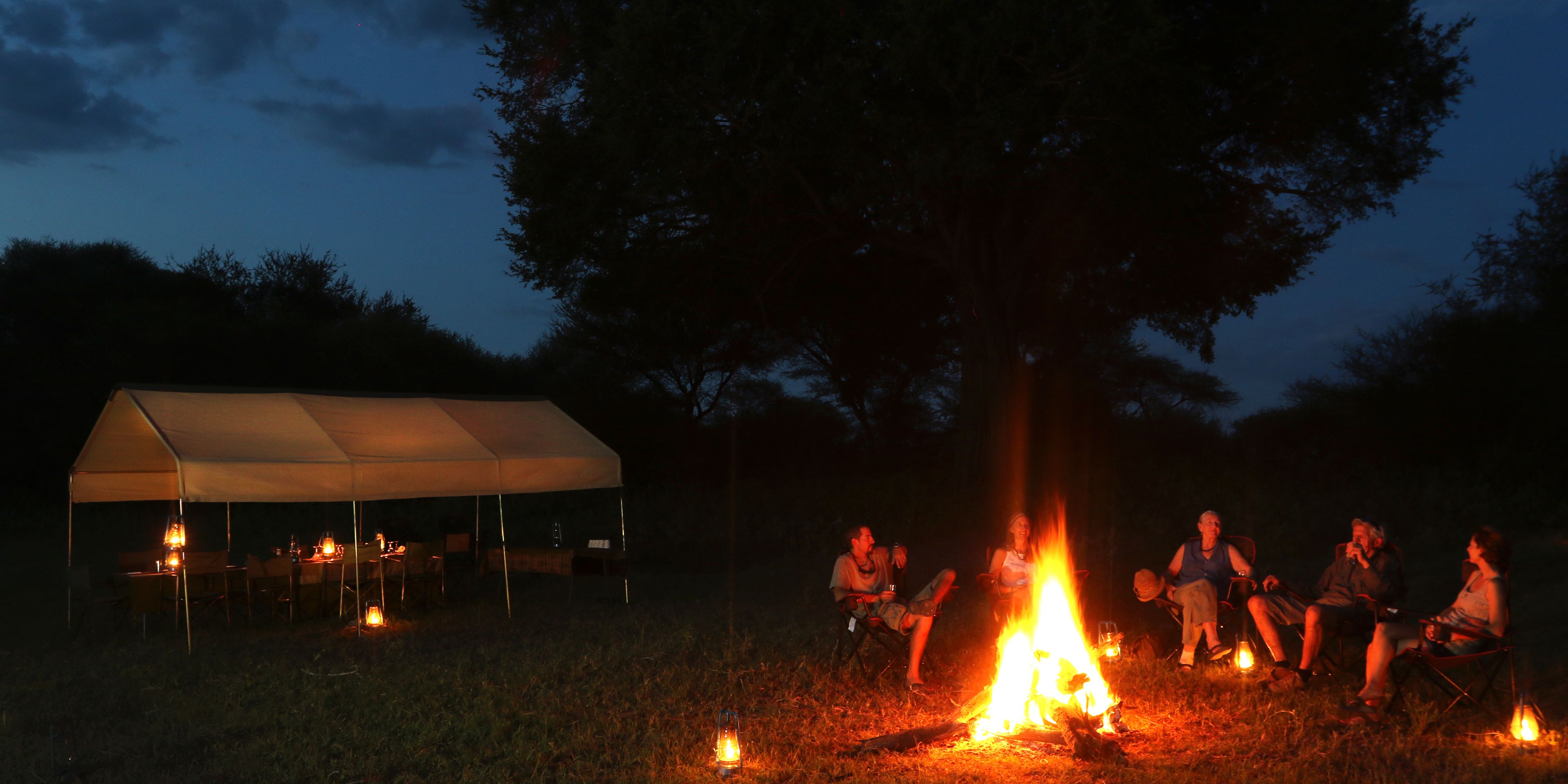 safari-botswana-namibia-zambia-delta-bis-caprivi-lagerfeuer