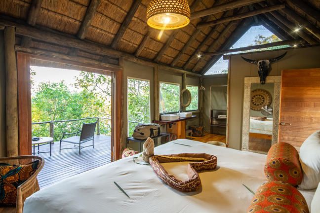 safari-botswana-bliss-deluxe-nxamaseri-island-lodge-guest-room