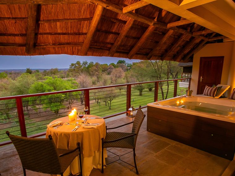 blog-ratgeber-simbabwe-itala-lodge-hotel-dinner-natucate